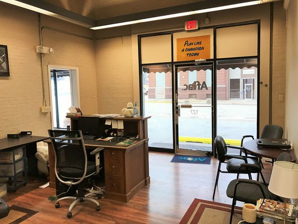 127 N Cherry St, Galesburg, IL 61401